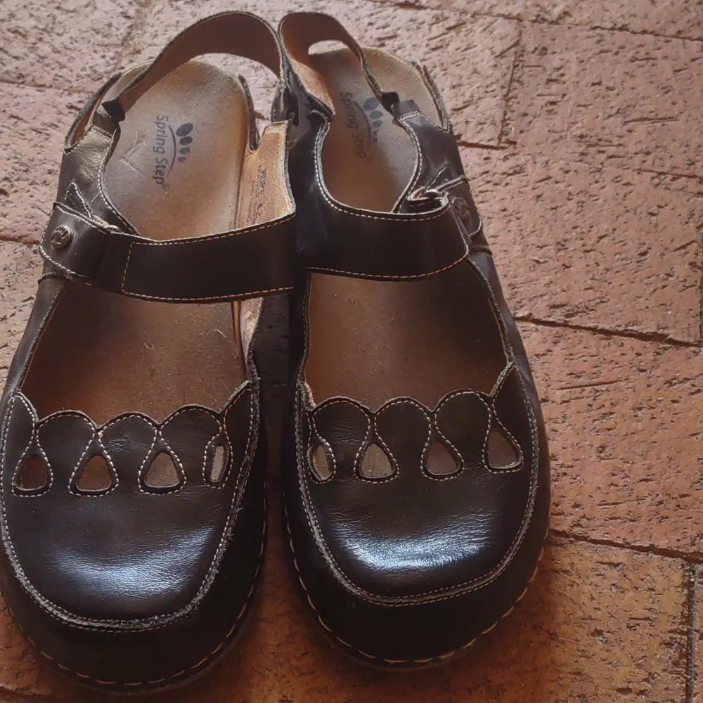 Cute Spring Step Shoes - Picture 2 of 6